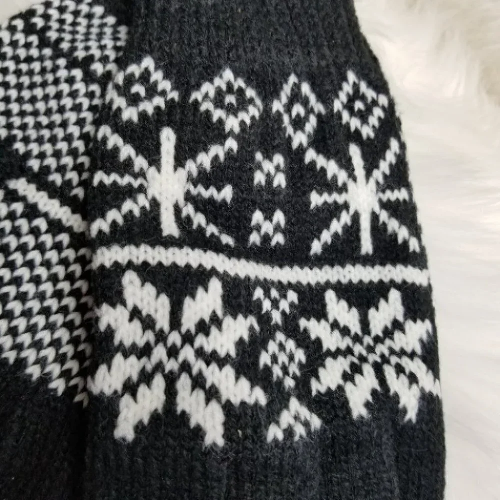 Knitted Black gloves